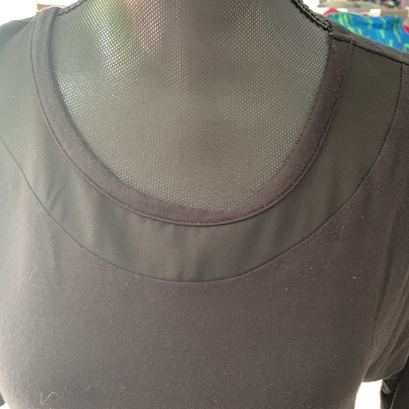 Cha Cha Vente Long Black Flowy Tunic Top with Sheer Detail - Picture 6 of 7